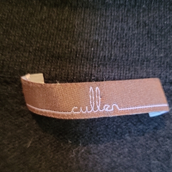 Elegant Black V-Neck Sweater for Women - Picture 2 of 5